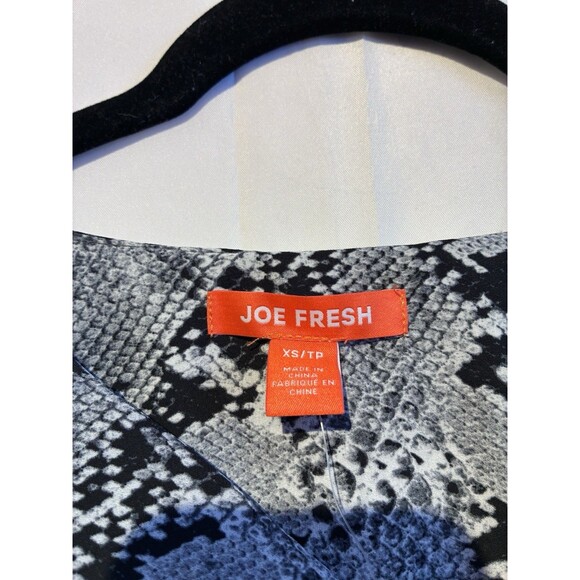 Joe Fresh Snakeskin Print Blouse Top XS Black Gray Long Sleeve Hi-Low Hem - Picture 4 of 9